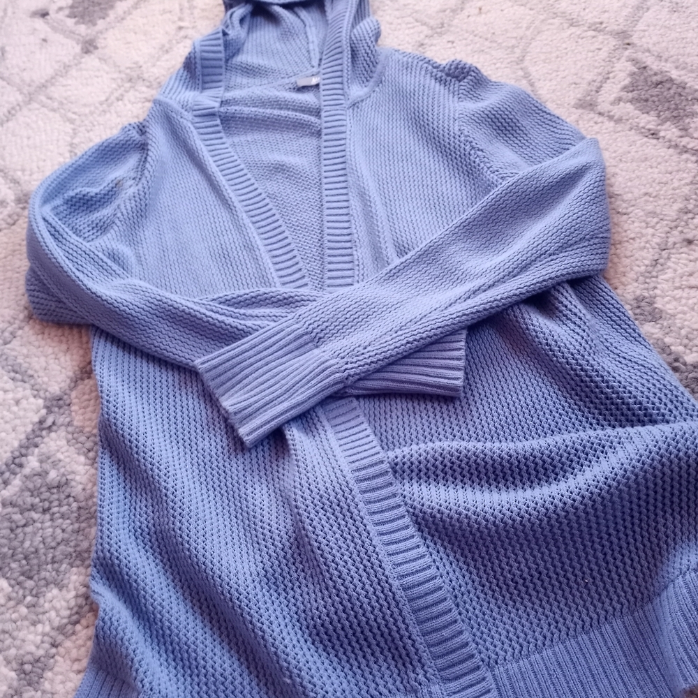 Light, breathable cotton, acrylic hooded cardigan. 1st photo represents color.